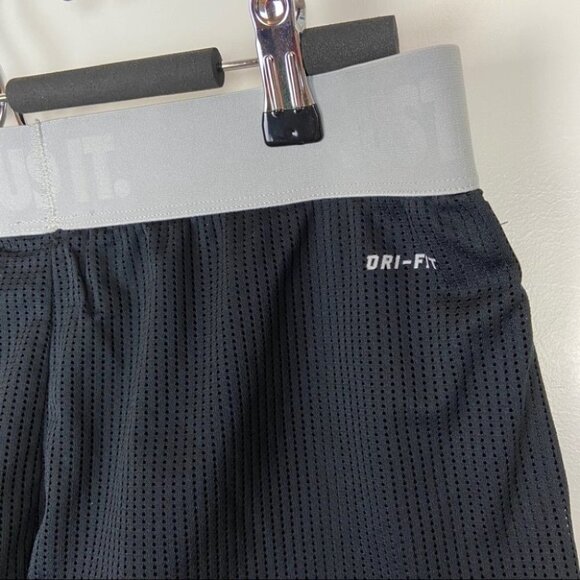 COPY - NikeTraining  Dri-Fit Mesh Shorts Size M in Black - Picture 3 of 8